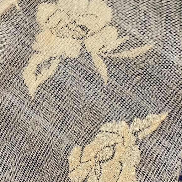 Women Ivory Sheer Net w/Appliqués/Pheasant Sleeve Shirt-Size- XS - Picture 5 of 8